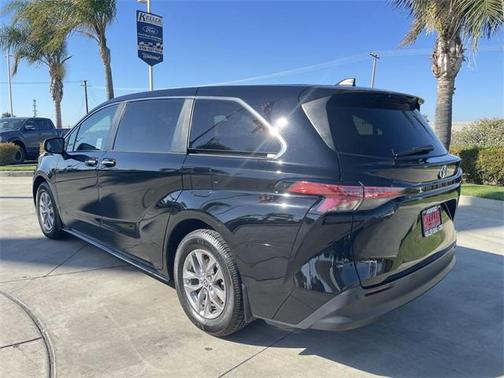 2022 Toyota Sienna XLE