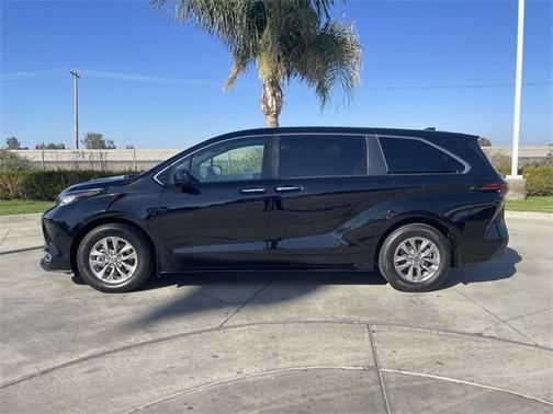 2022 Toyota Sienna XLE