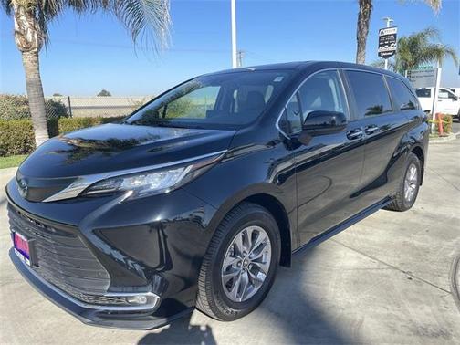 2022 Toyota Sienna XLE