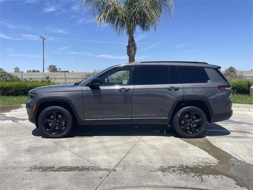 2022 Jeep Grand Cherokee L Laredo