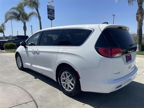 2022 Chrysler Voyager LX
