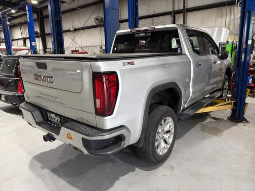 Quicksilver Metallic 2021 GMC Sierra 1500 SLT
