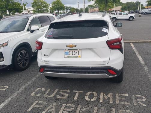Summit White 2025 Chevrolet Trax LT