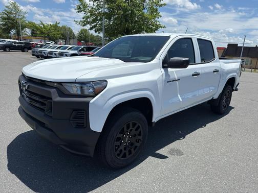 Summit White 2026 Chevrolet Colorado WT