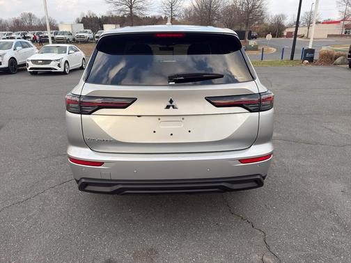 2025 Mitsubishi Outlander ES 2.5 S-AWC