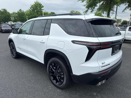 Summit White 2026 Chevrolet Traverse LT