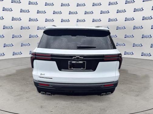 Summit White 2026 Chevrolet Traverse LT