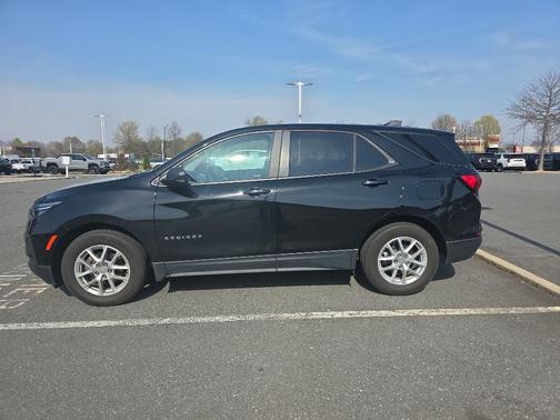 Mosaic Black Metallic 2024 Chevrolet Equinox LS