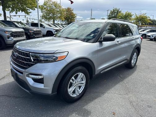 Iconic Silver Metallic 2021 Ford Explorer XLT