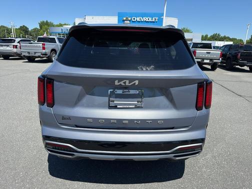 Everlasting Silver 2022 Kia Sorento S
