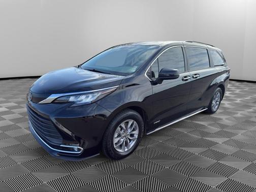 2021 Toyota Sienna XLE 7 Passenger