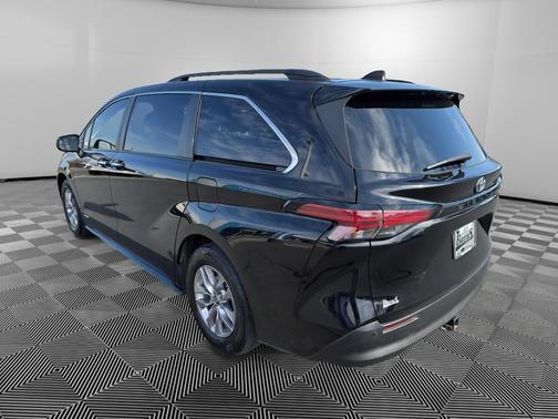 2021 Toyota Sienna XLE 7 Passenger