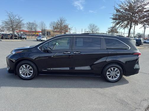 2021 Toyota Sienna XLE 7 Passenger