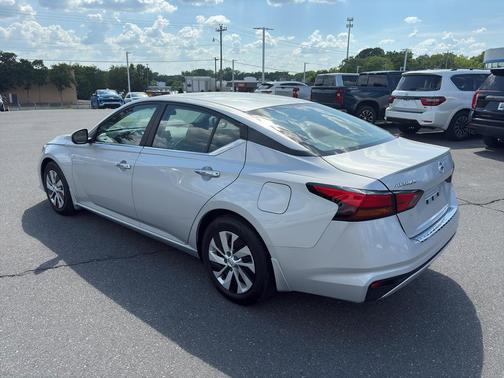 Brilliant Silver Metallic 2022 Nissan Altima S FWD