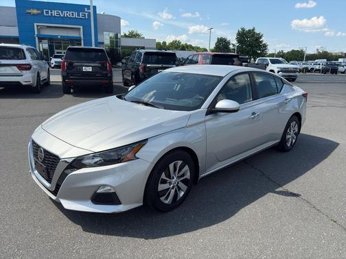 Brilliant Silver Metallic 2022 Nissan Altima S FWD