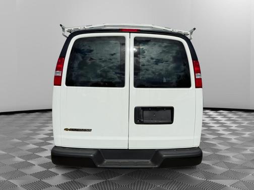 2025 Chevrolet Express 2500 RWD 2500 Regular Wheelbase WT