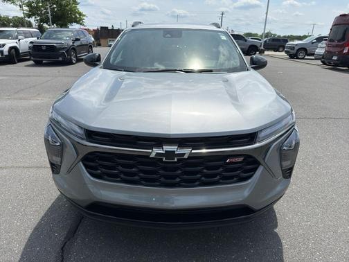 Sterling Gray Metallic 2025 Chevrolet Trax FWD 2RS
