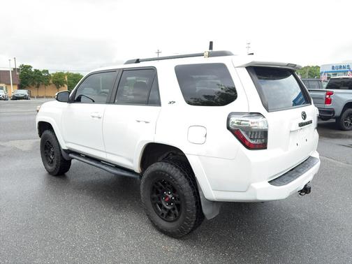 Super White 2018 Toyota 4Runner SR5 Premium