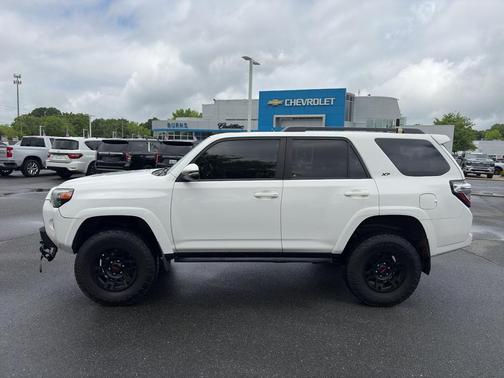 Super White 2018 Toyota 4Runner SR5 Premium