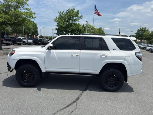 Super White 2018 Toyota 4Runner SR5 Premium