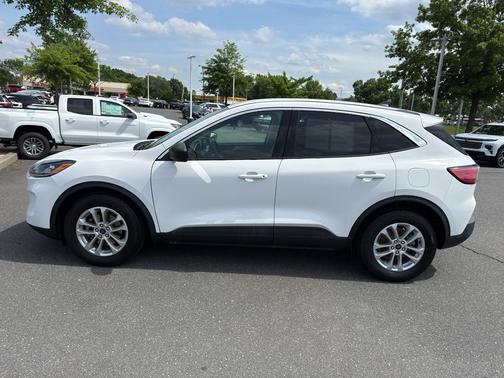 WHITE 2022 Ford Escape SE
