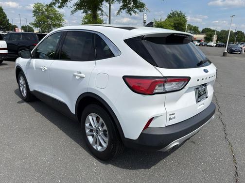 WHITE 2022 Ford Escape SE