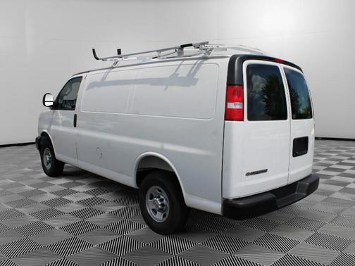 2025 Chevrolet Express 2500 RWD 2500 Regular Wheelbase WT