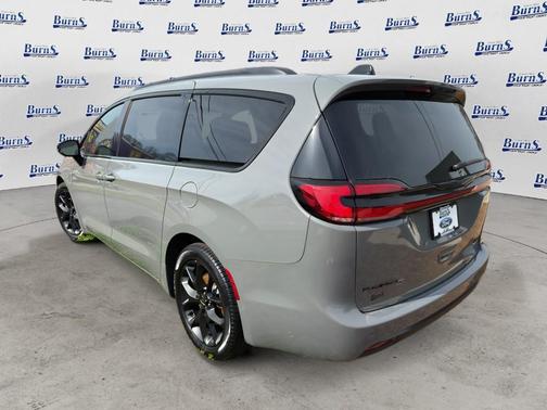 Ceramic Gray Clearcoat 2025 Chrysler Pacifica Limited
