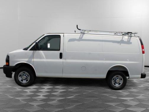 2025 Chevrolet Express 2500 RWD 2500 Regular Wheelbase WT