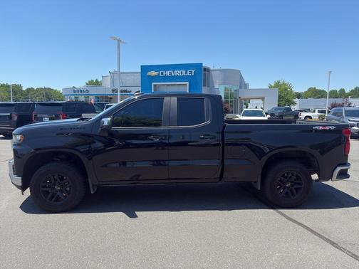 Black 2020 Chevrolet Silverado 1500 LT