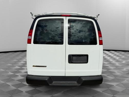 2025 Chevrolet Express 2500 RWD 2500 Regular Wheelbase WT