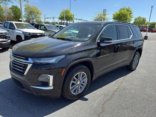 Mosaic Black Metallic 2022 Chevrolet Traverse LT Cloth