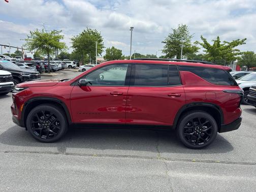 Radiant Red Tintcoat 2026 Chevrolet Traverse RS