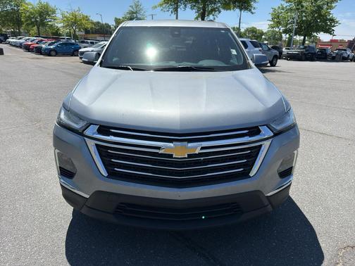 Sterling Gray Metallic 2023 Chevrolet Traverse LT Cloth