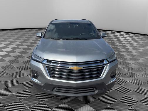 Sterling Gray Metallic 2023 Chevrolet Traverse LT Cloth