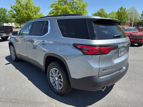 Sterling Gray Metallic 2023 Chevrolet Traverse LT Cloth