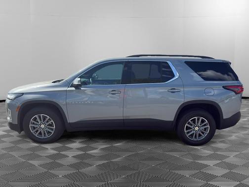 Sterling Gray Metallic 2023 Chevrolet Traverse LT Cloth