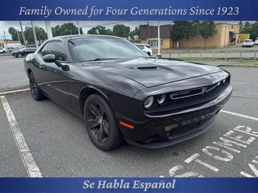 Pitch Black Clearcoat 2018 Dodge Challenger SXT