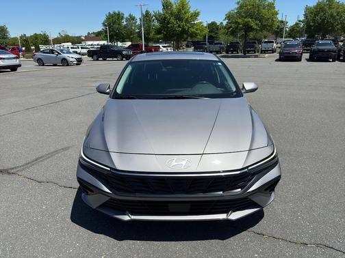 Fluid Metal 2025 Hyundai ELANTRA SEL