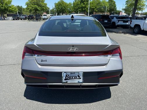 Fluid Metal 2025 Hyundai ELANTRA SEL