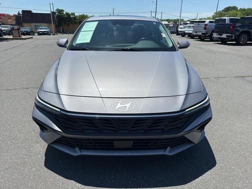 Fluid Metal 2025 Hyundai ELANTRA SEL
