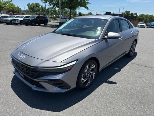 Fluid Metal 2025 Hyundai ELANTRA SEL