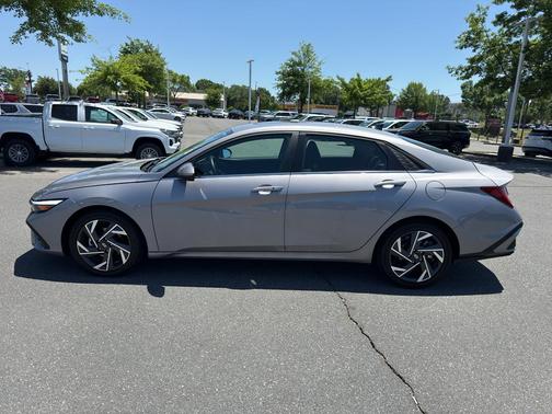 Fluid Metal 2025 Hyundai ELANTRA SEL