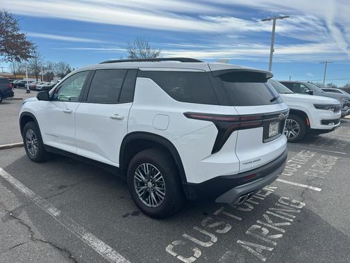 2024 Chevrolet Traverse LT