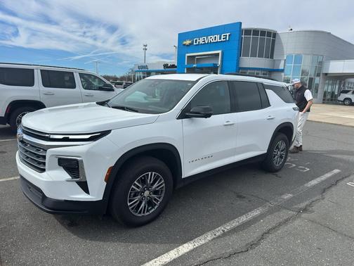 2024 Chevrolet Traverse LT