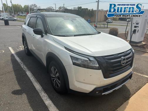 2022 Nissan Pathfinder SL 2WD