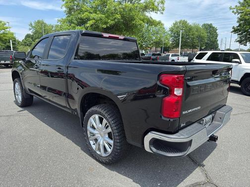 Black 2022 Chevrolet Silverado 1500 LT