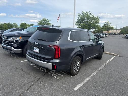 Gravity Gray 2023 Kia Telluride LX