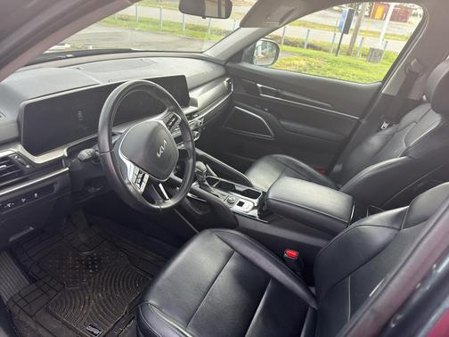 Gravity Gray 2023 Kia Telluride LX