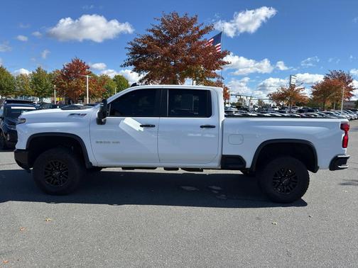 2024 Chevrolet Silverado 2500 4WD Crew Cab Standard Bed ZR2